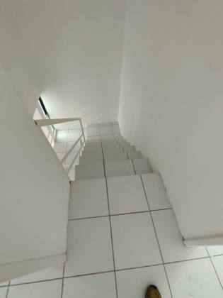 CASA DUPLEX COM 4 QTOS, SENDO 2 SUÍTES, EM JD. ATLÂNTICO!