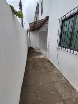 CASA DUPLEX COM 4 QTOS, SENDO 2 SUÍTES, EM JD. ATLÂNTICO!