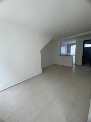 CASA PRIVÊ COM 2 QTOS + COND. COM ÁREA GOURMET, EM PAU AMARELO!