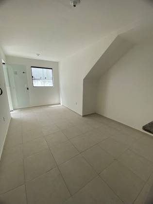 CASA PRIVÊ COM 2 QTOS + COND. COM ÁREA GOURMET, EM PAU AMARELO!