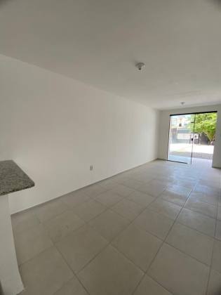 CASA PRIVÊ COM 2 QTOS + COND. COM ÁREA GOURMET, EM PAU AMARELO!