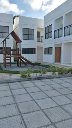 CASA PRIVÊ COM 3 QTOS, SENDO 1 SUÍTE + COND. COM PISCINA, EM MARIA FARINHA!