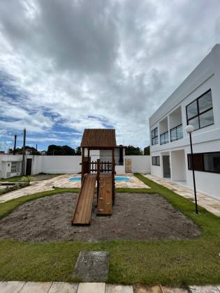 CASA PRIVÊ COM 3 QTOS, SENDO 1 SUÍTE + COND. COM PISCINA, EM MARIA FARINHA!