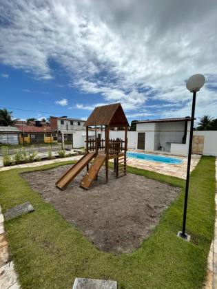 CASA PRIVÊ COM 3 QTOS, SENDO 1 SUÍTE + COND. COM PISCINA, EM MARIA FARINHA!