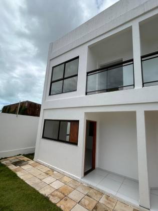 CASA PRIVÊ COM 3 QTOS, SENDO 1 SUÍTE + COND. COM PISCINA, EM MARIA FARINHA!