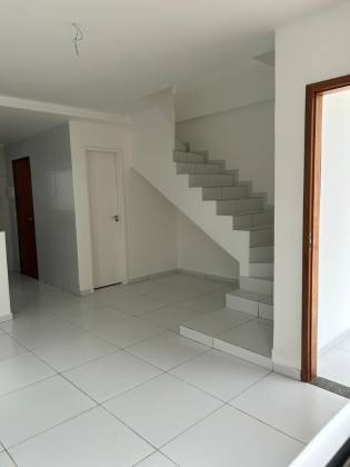 CASA PRIVÊ COM 3 QTOS, SENDO 1 SUÍTE + COND. COM PISCINA, EM MARIA FARINHA!