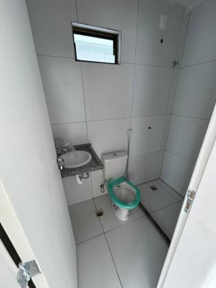 CASA PRIVÊ COM 3 QTOS, SENDO 1 SUÍTE + COND. COM PISCINA, EM MARIA FARINHA!