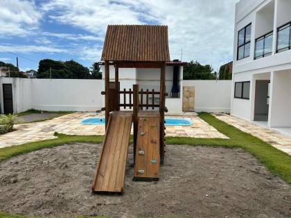 CASA PRIVÊ COM 3 QTOS, SENDO 1 SUÍTE + COND. COM PISCINA, EM MARIA FARINHA!