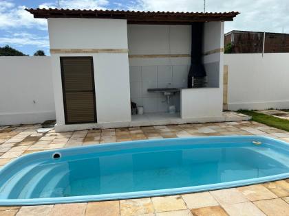 CASA PRIVÊ COM 3 QTOS, SENDO 1 SUÍTE + COND. COM PISCINA, EM MARIA FARINHA!