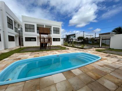 CASA PRIVÊ COM 3 QTOS, SENDO 1 SUÍTE + COND. COM PISCINA, EM MARIA FARINHA!