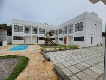 CASA PRIVÊ COM 3 QTOS, SENDO 1 SUÍTE + COND. COM PISCINA, EM MARIA FARINHA!