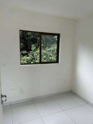 CASA PRIVÊ COM 3 QTOS, SENDO 1 SUÍTE + COND. COM PISCINA, EM MARIA FARINHA!