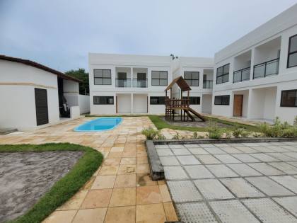 CASA PRIVÊ COM 3 QTOS, SENDO 1 SUÍTE + COND. COM PISCINA, EM MARIA FARINHA!