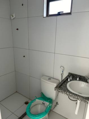 CASA PRIVÊ COM 3 QTOS, SENDO 1 SUÍTE + COND. COM PISCINA, EM MARIA FARINHA!