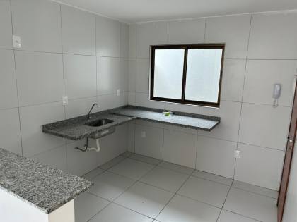 CASA PRIVÊ COM 3 QTOS, SENDO 1 SUÍTE + COND. COM PISCINA, EM MARIA FARINHA!