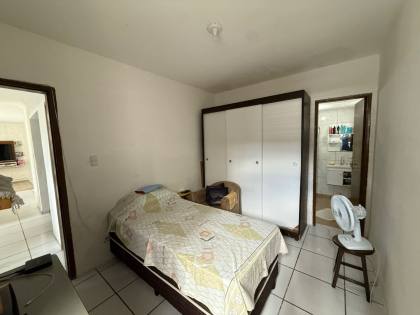 CASA SOLTA COM 4 QTOS, SENDO 1 SUÍTE, NO JANGA!