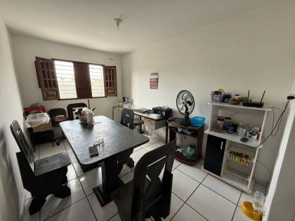 CASA SOLTA COM 4 QTOS, SENDO 1 SUÍTE, NO JANGA!