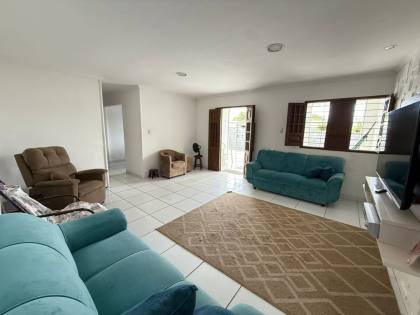 CASA SOLTA COM 4 QTOS, SENDO 1 SUÍTE, NO JANGA!