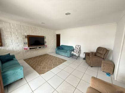 CASA SOLTA COM 4 QTOS, SENDO 1 SUÍTE, NO JANGA!