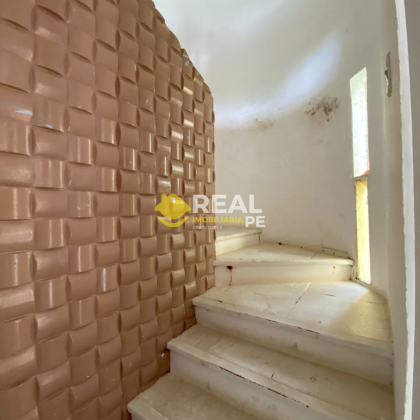 CASA SOLTA COM 3 QTOS, SENDO 1 SUÍTE, EM PAU AMARELO!