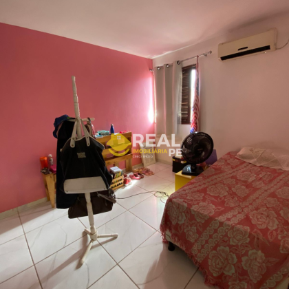 CASA SOLTA COM 3 QTOS, SENDO 1 SUÍTE, EM PAU AMARELO!