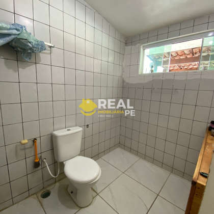 CASA SOLTA COM 3 QTOS, SENDO 1 SUÍTE, EM PAU AMARELO!