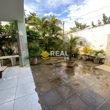 CASA SOLTA COM 3 QTOS, SENDO 1 SUÍTE, EM PAU AMARELO!