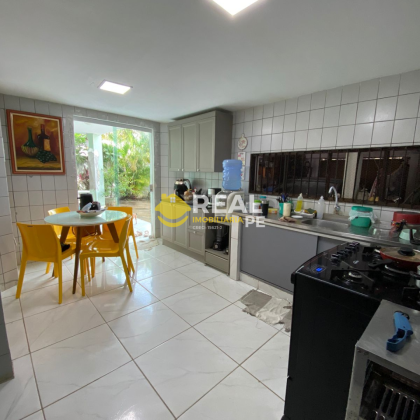 CASA SOLTA COM 3 QTOS, SENDO 1 SUÍTE, EM PAU AMARELO!