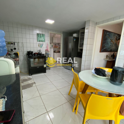 CASA SOLTA COM 3 QTOS, SENDO 1 SUÍTE, EM PAU AMARELO!