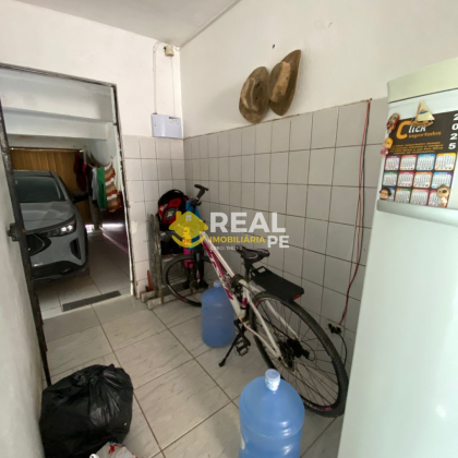 CASA SOLTA COM 3 QTOS, SENDO 1 SUÍTE, EM PAU AMARELO!