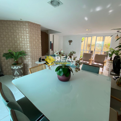 CASA SOLTA COM 3 QTOS, SENDO 1 SUÍTE, EM PAU AMARELO!