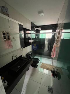 CASA SOLTA COM 4 QTOS, SENDO 2 SUÍTES, EM CARUARU!