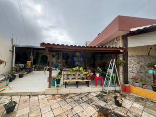 CASA SOLTA COM 4 QTOS, SENDO 2 SUÍTES, EM CARUARU!