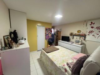 CASA SOLTA COM 4 QTOS, SENDO 2 SUÍTES, EM CARUARU!