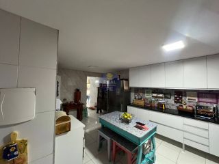CASA SOLTA COM 4 QTOS, SENDO 2 SUÍTES, EM CARUARU!