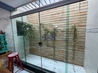 CASA SOLTA COM 4 QTOS, SENDO 2 SUÍTES, EM CARUARU!