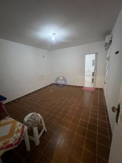 CASA SOLTA COM 4 QTOS, SENDO 2 SUÍTES, EM JD. ATLÂNTICO!