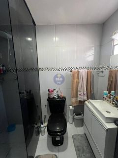 CASA SOLTA COM 4 QTOS, SENDO 2 SUÍTES, EM JD. ATLÂNTICO!