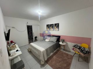 CASA SOLTA COM 4 QTOS, SENDO 2 SUÍTES, EM JD. ATLÂNTICO!