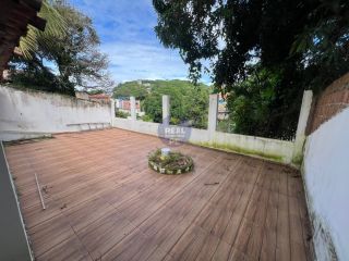 CASA SOLTA COM 4 QTOS, SENDO 2 SUÍTES, EM JD. ATLÂNTICO!