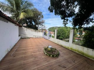 CASA SOLTA COM 4 QTOS, SENDO 2 SUÍTES, EM JD. ATLÂNTICO!