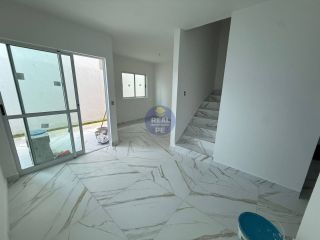 CASA DUPLEX COM 3 QTOS, SENDO 1 SUÍTE, EM BAIRRO NOVO/OLINDA!