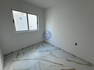 CASA DUPLEX COM 3 QTOS, SENDO 1 SUÍTE, EM BAIRRO NOVO/OLINDA!