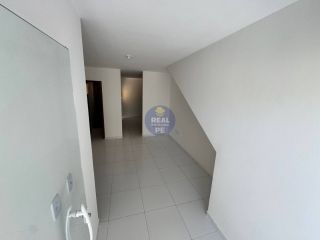 CASA PRIVÊ COM 3 QTOS, EM PAU AMARELO!