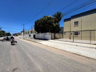 CASA PRIVÊ COM 3 QTOS, EM PAU AMARELO!