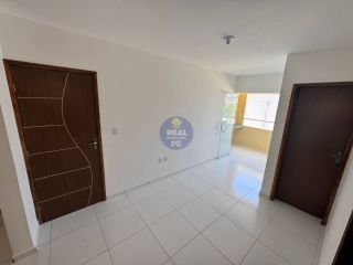 CASA PRIVÊ COM 3 QTOS, EM PAU AMARELO!