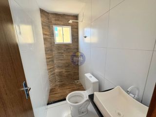 CASA PRIVÊ COM 3 QTOS, EM PAU AMARELO!