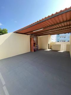 CASA PRIVÊ COM 2 QTOS, EM PAU AMARELO!