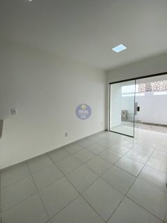 CASA PRIVÊ COM 2 QTOS, EM PAU AMARELO!