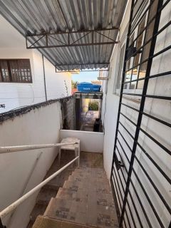 4 CASAS COM ENTRADAS INDIVIDUAIS, EM PAU AMARELO!